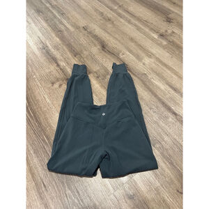 Women's Lululemon aling Jogger Pants Size 2 Gray